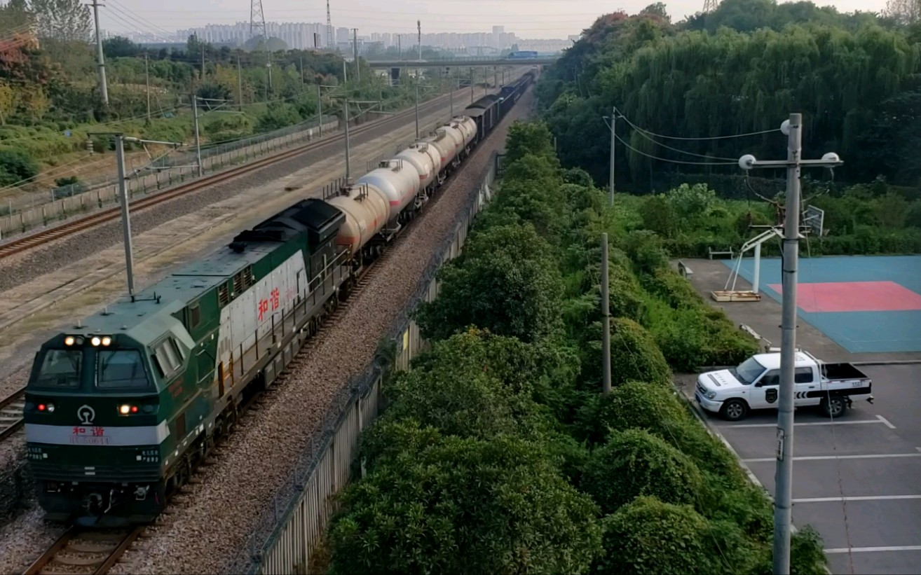 【宁芜线】和谐内hxn5-0644牵引货列通过金马路跨宁芜铁路大桥_哔哩