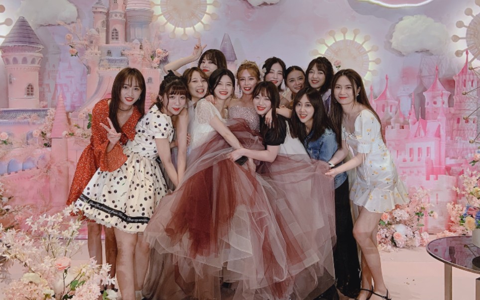 snh48元恩成员相聚兰姐结婚了罗兰结婚现场视频视频来源网络