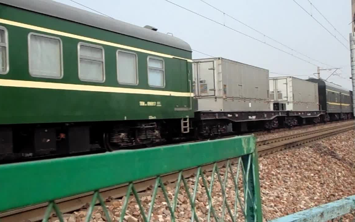 高能26g型车郑局洛段hxd30669牵引混编货列tkf26g型车设备tkwrw3节不