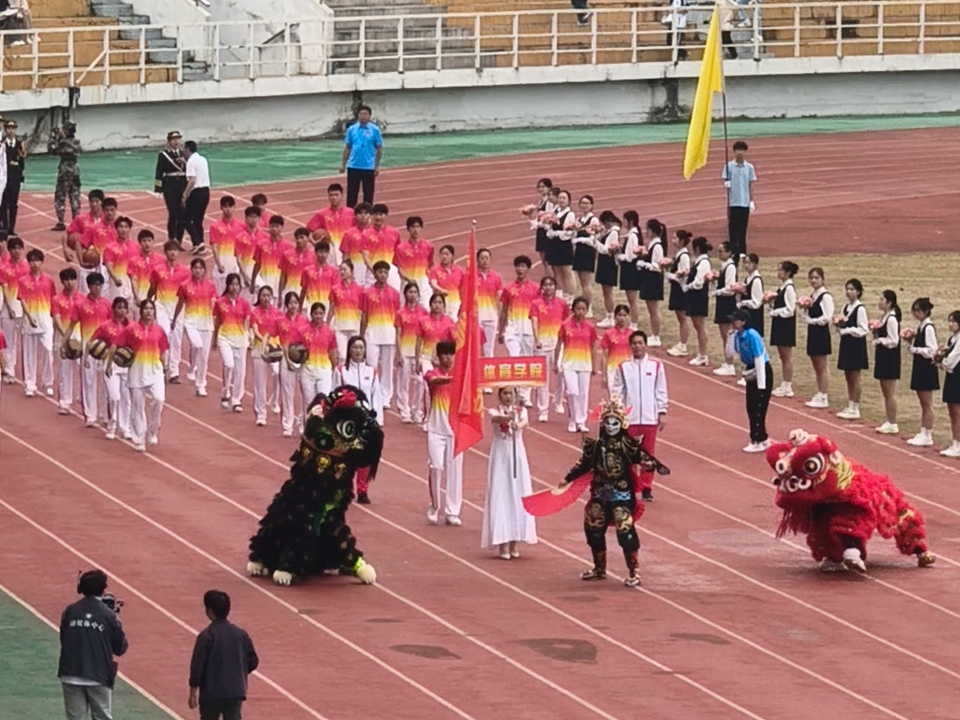 校运会开幕式入场表演视频