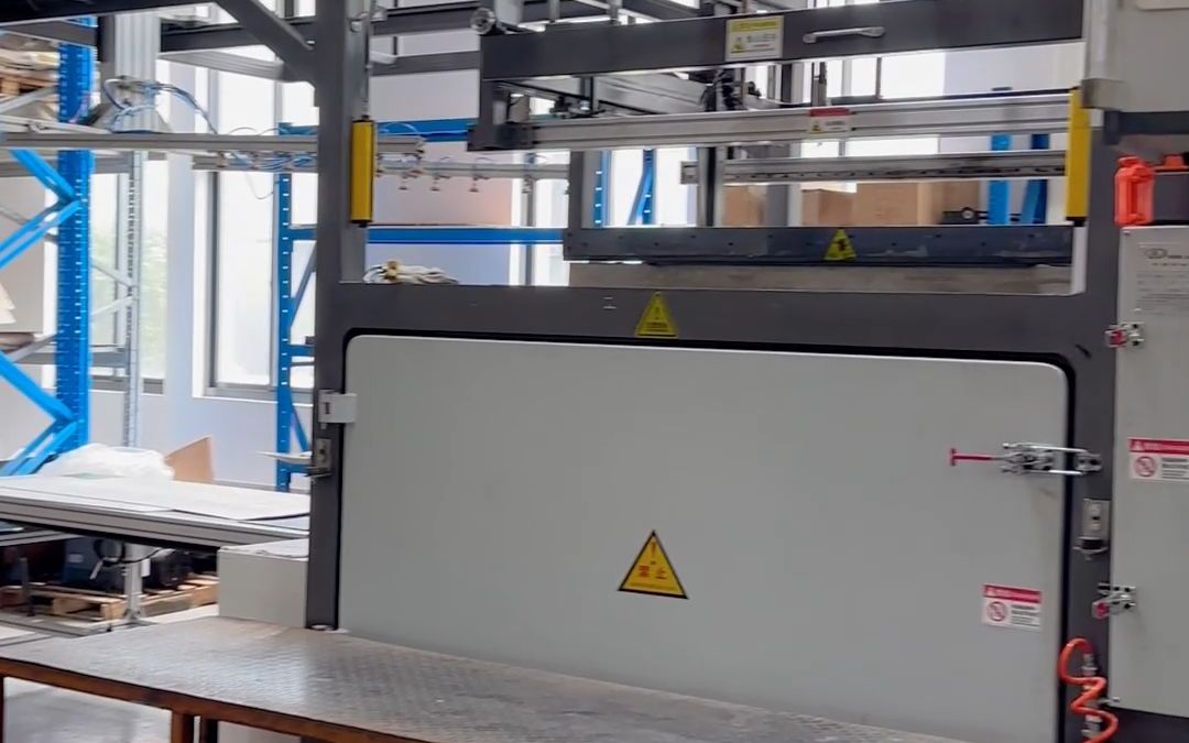 高效全自动厚胶板吸塑成型机 就选宏渡