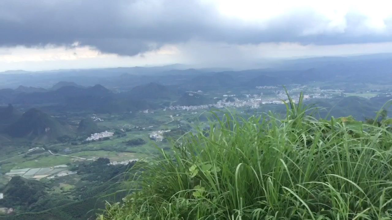 广西马山县周鹿镇寻龙所见!分享一个穷源绝境的山顶墓地!哔哩哔哩bilibili