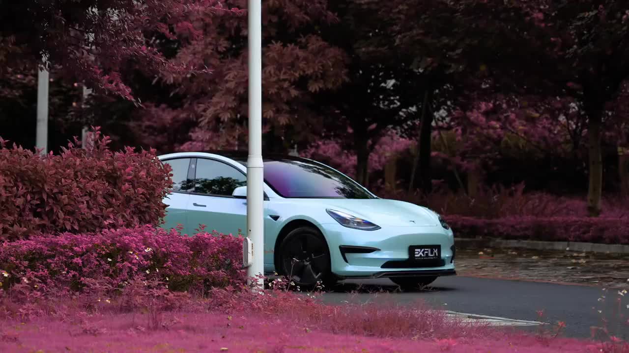 特斯拉model3-ekfilm改色膜北极冰蓝,散发着清新冷艳的双重气质