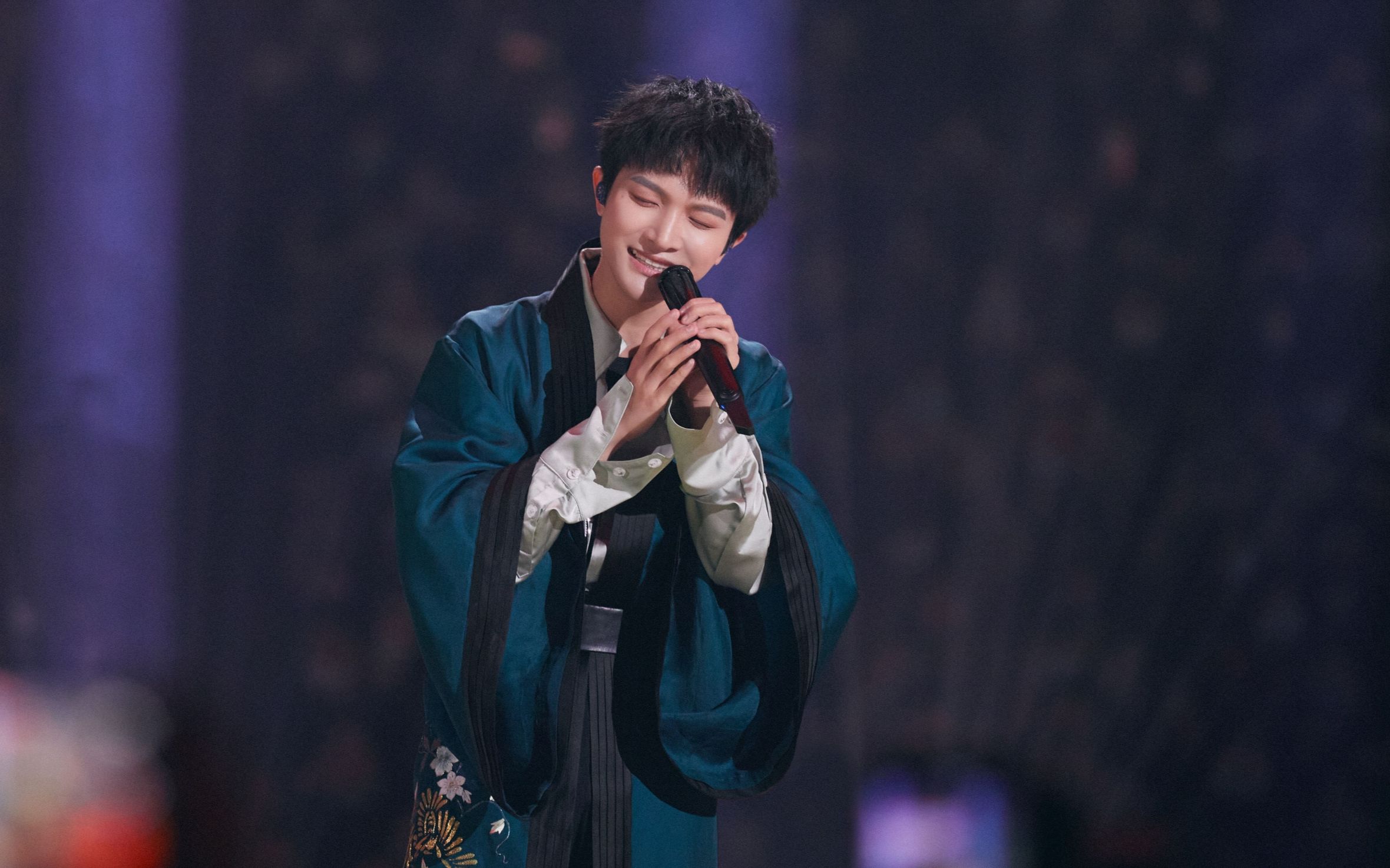 周深画绢达拉崩吧官方饭拍丨湖南卫视1212超拼夜合辑