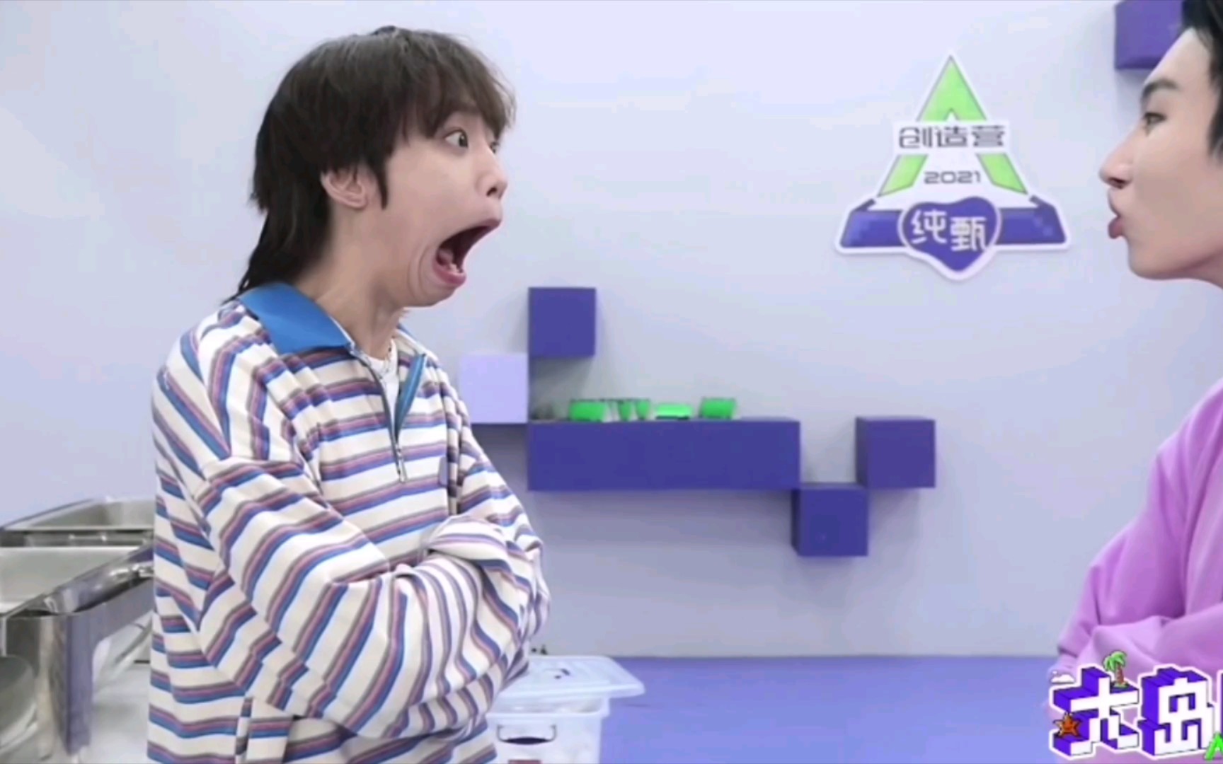 曾涵江吃奥斯卡做的冰粉沸羊羊这嘴也太大了吧奥斯卡给沸羊羊采耳