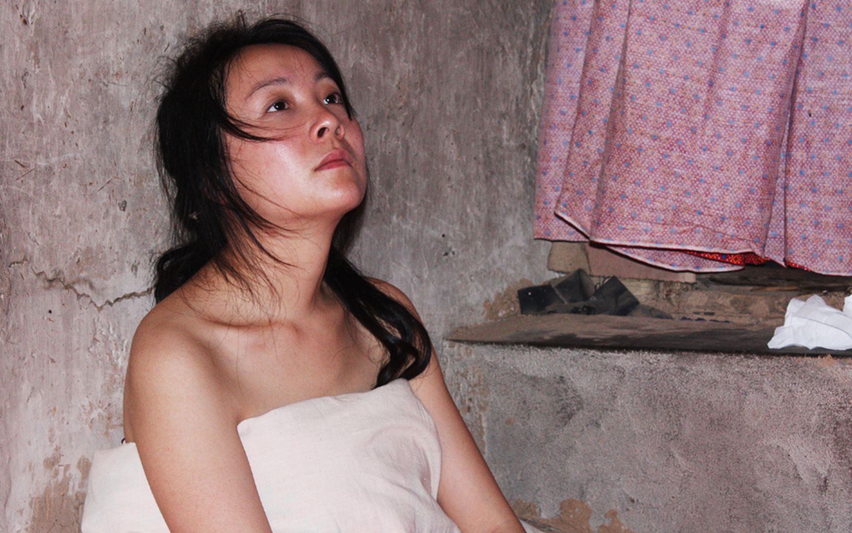 5个老光棍为了解决生理需求,天天晚上去寡妇屋里做运动,影视