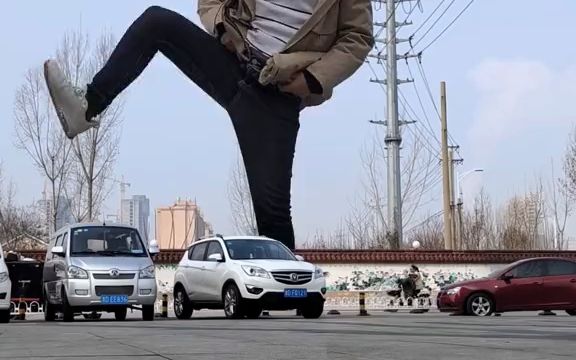 女巨人跨车教程