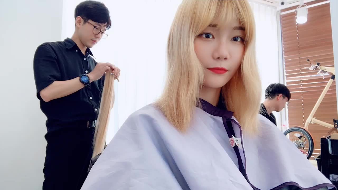 韩国女主播lumiereberry的头发为什么这么黄