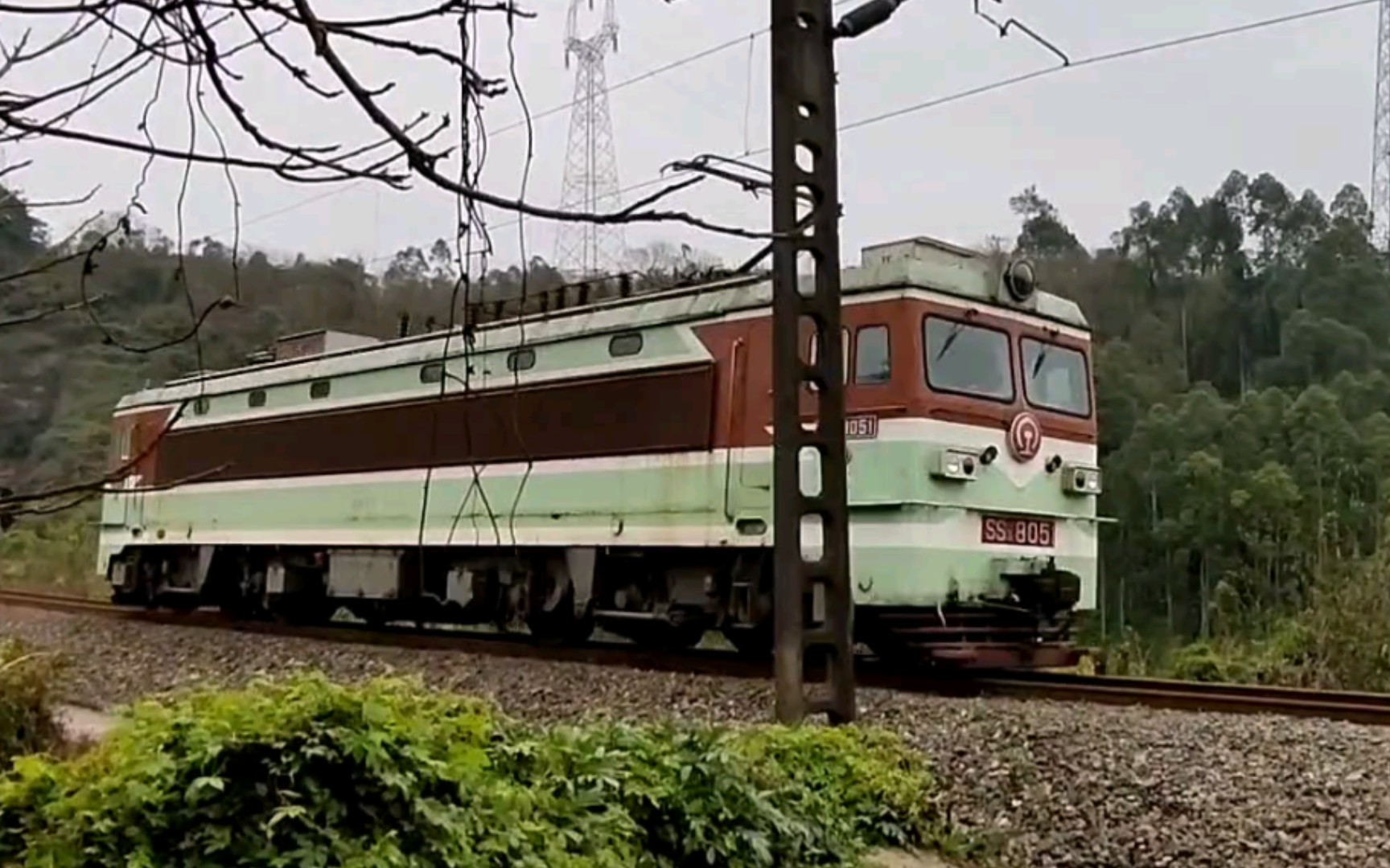 偶遇韶山3型电力机车