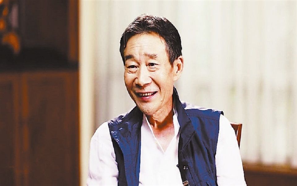 2015年白玉兰奖上,李雪健受到了怎样的难堪?著名导演脸色大变.