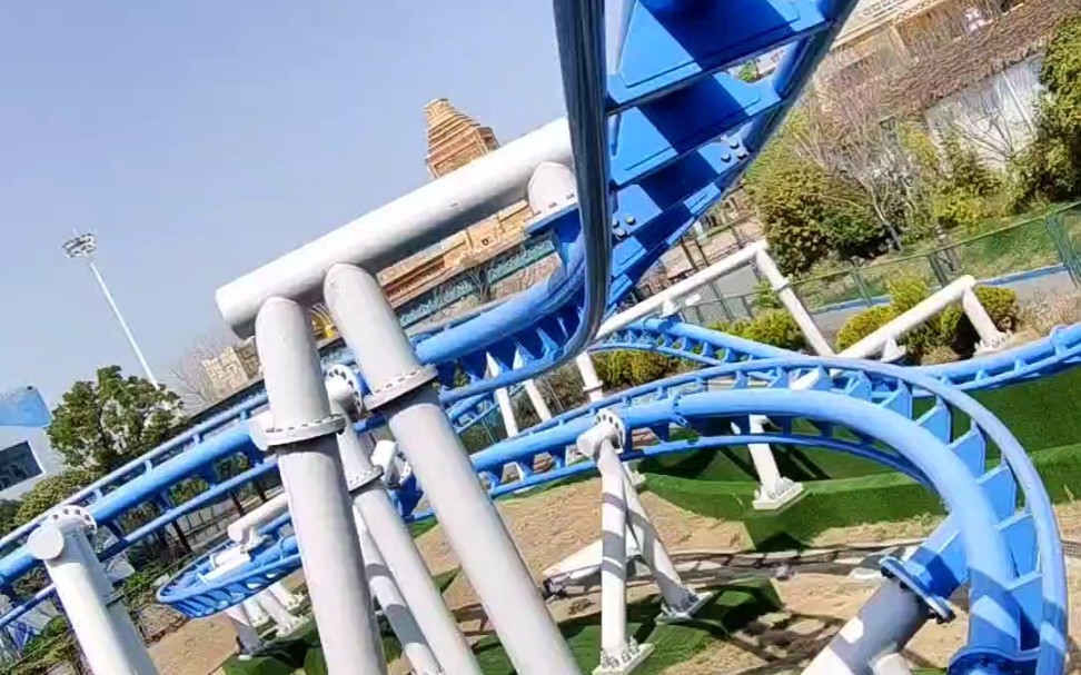 南京欢乐谷飞跃海洋家庭过山车第一视角