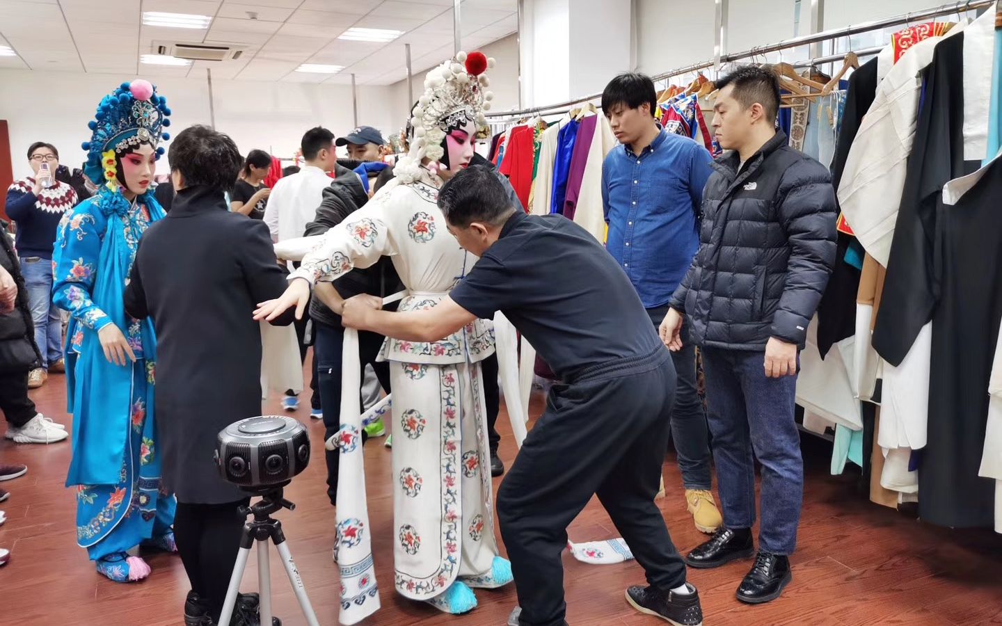 花旦演员朋友邀约看她汇报表演去上海京剧院后台瞅一瞅