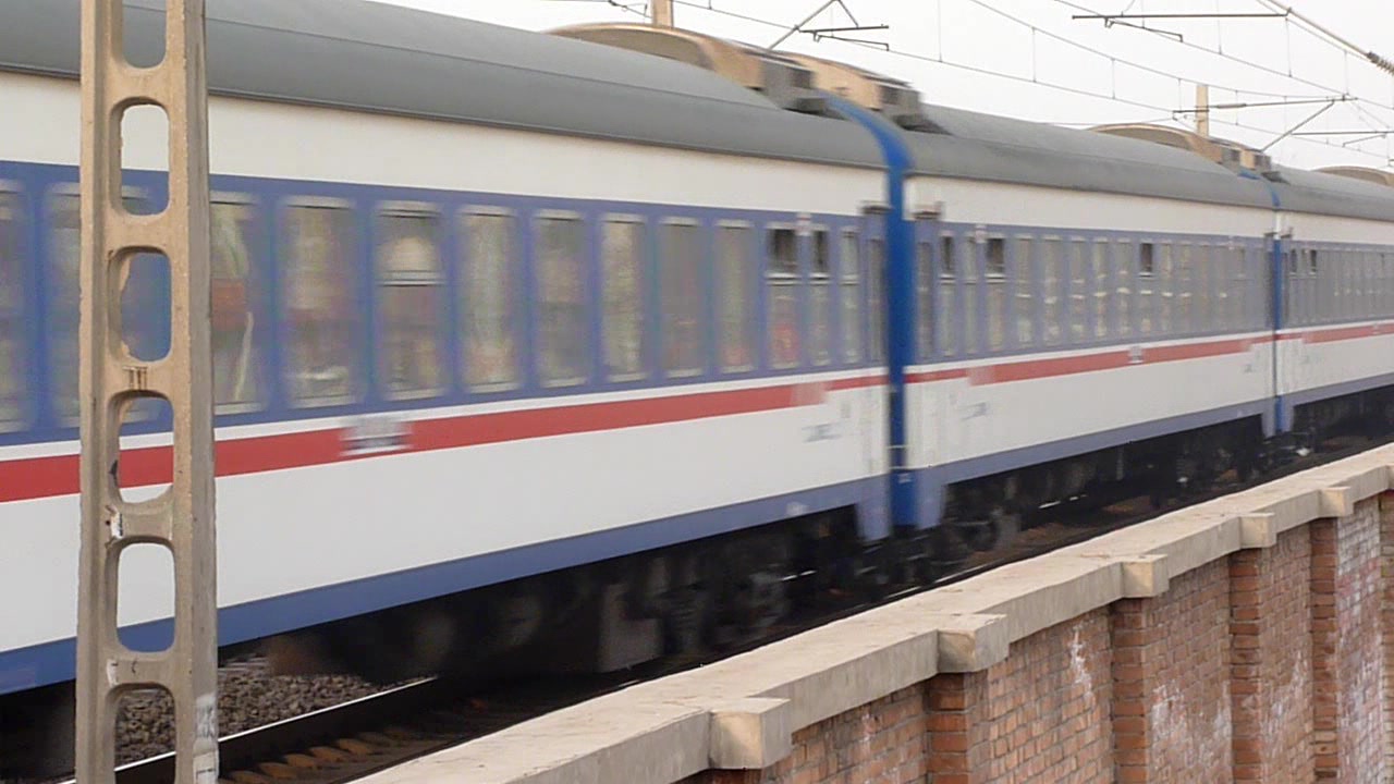 201360年60360月602660日,616016:34:16,客车t9次通过