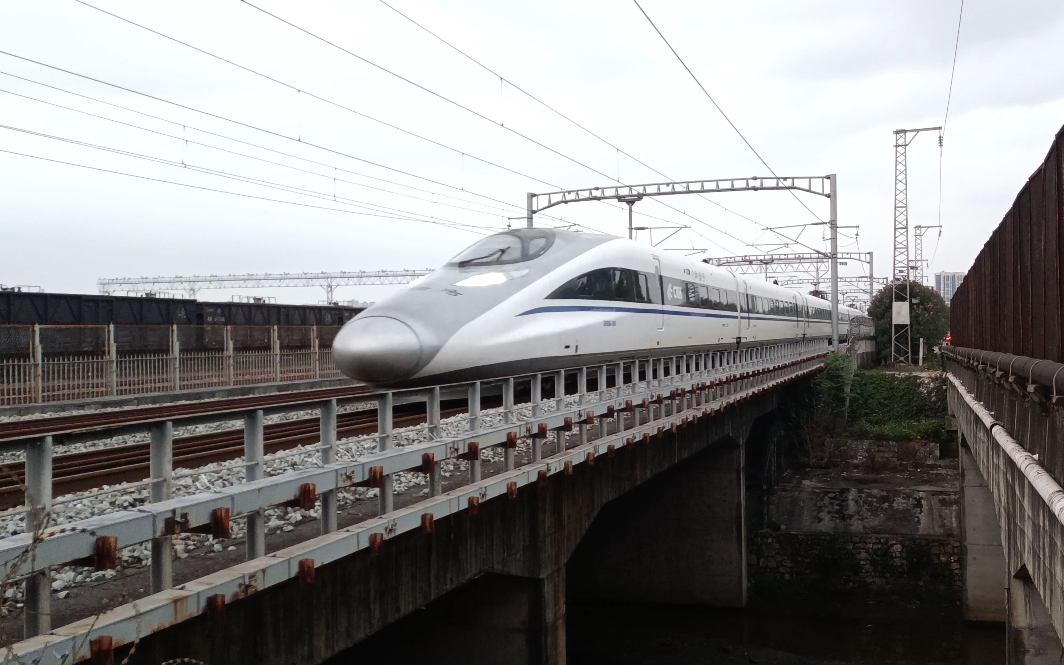 crh380a型g1545次列车通过柳南客专