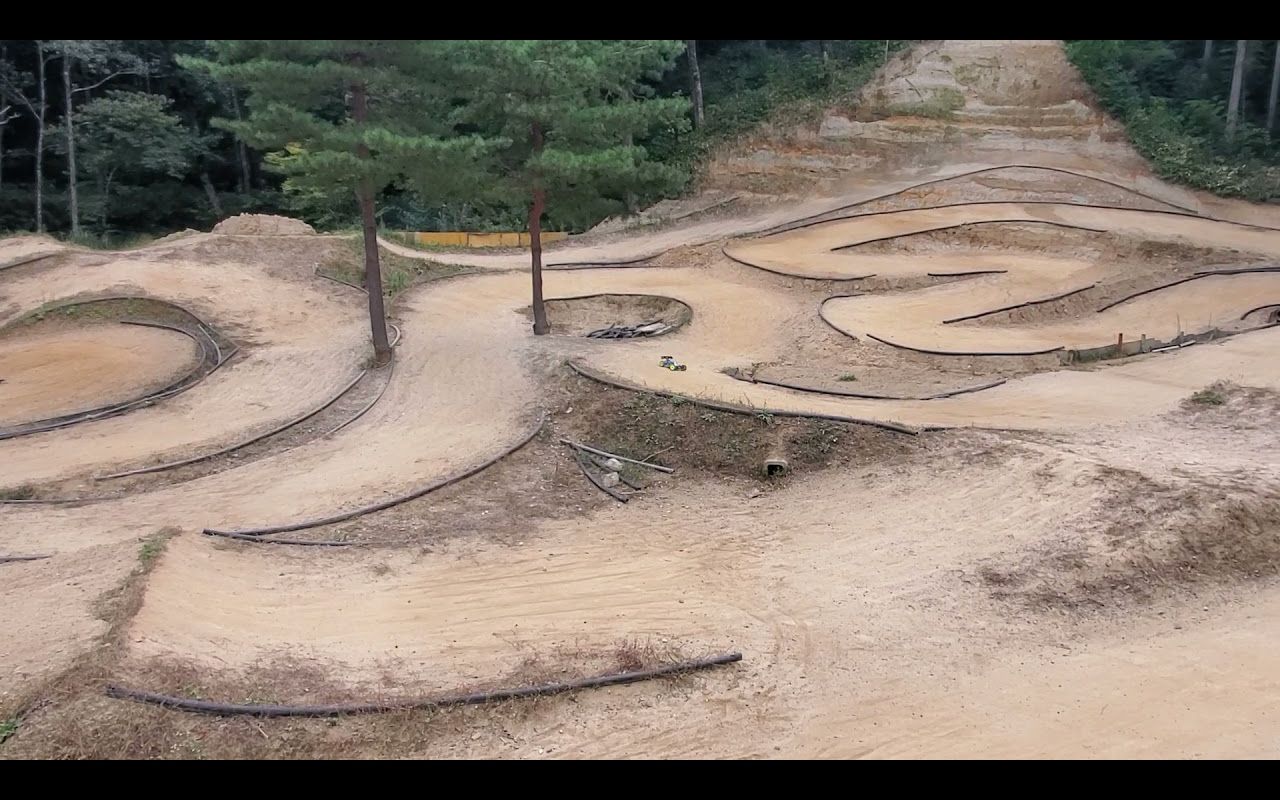 【转载】油动rc越野车赛道小试(非常有特色的rc越野赛道)