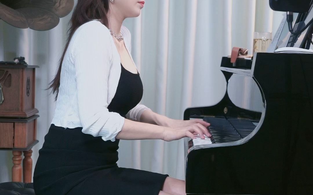 长沙美女教师张晶,钢琴20230827210737]