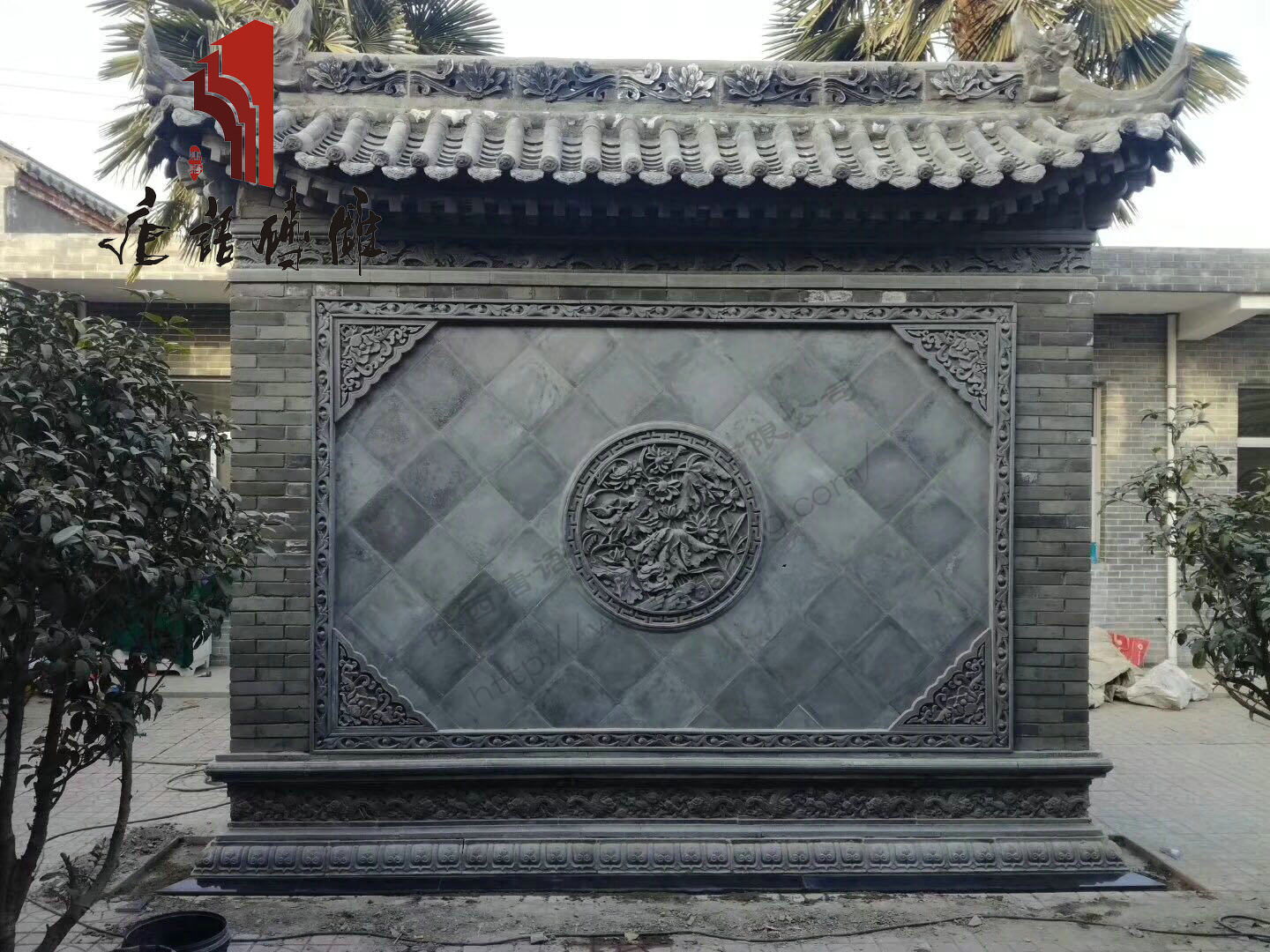 古朴之美：仿古砖雕在现代建筑中的应用