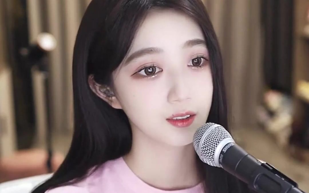 温柔安静沈雨萱~自娱自乐