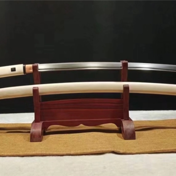 玉钢武士刀，刃长：72cm刃宽：3.2cm自炼玉刚手锻、锻纹细密纹理 