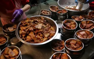 Descargar video: 【台湾美食】祖传梅干菜扣肉？正宗猪脚！这家私厨总的食客也太懂吃了！