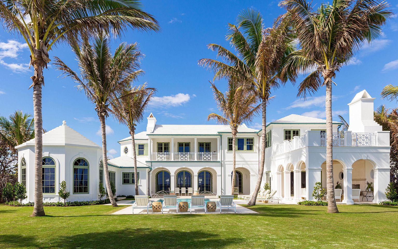 位于佛罗里达州棕榈滩的一座百慕大风格海滨豪宅|901 n ocean blvd