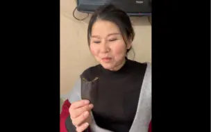 Tải video: 把巧克力哈斗带回家给我妈尝尝！