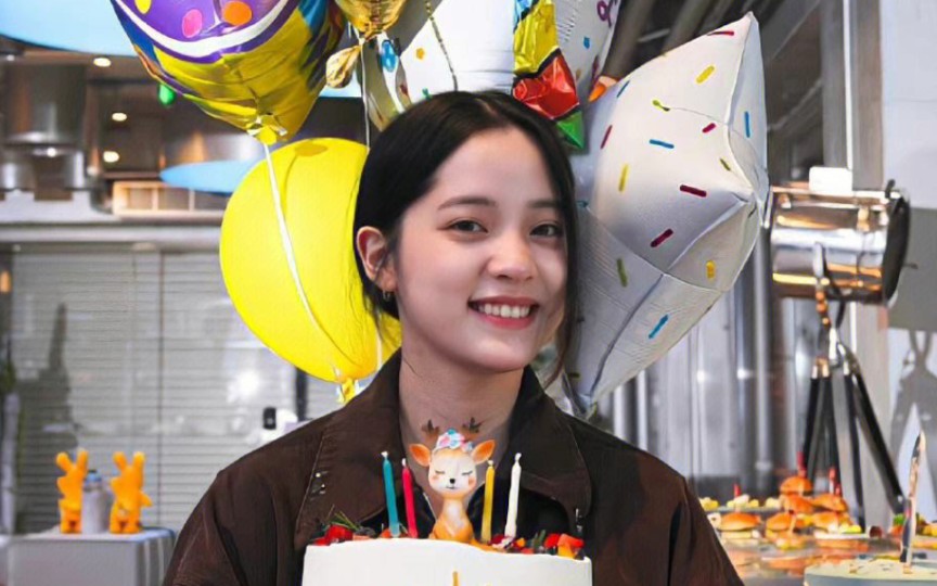 欧阳娜娜生日穿搭写真