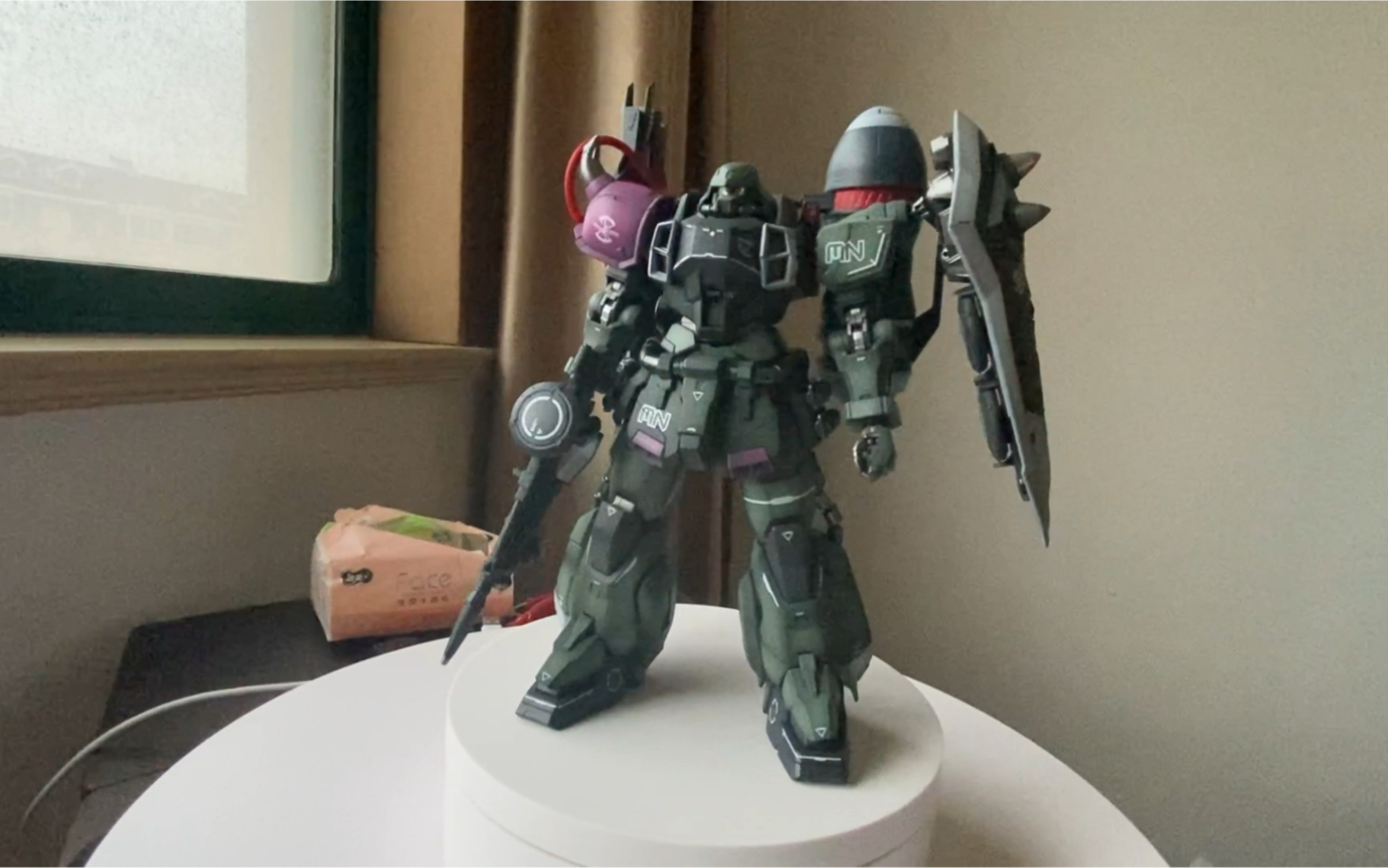 万代高达mg 露娜扎古喷涂改色成品 军绿色带点粉紫点缀 硬气不失温柔