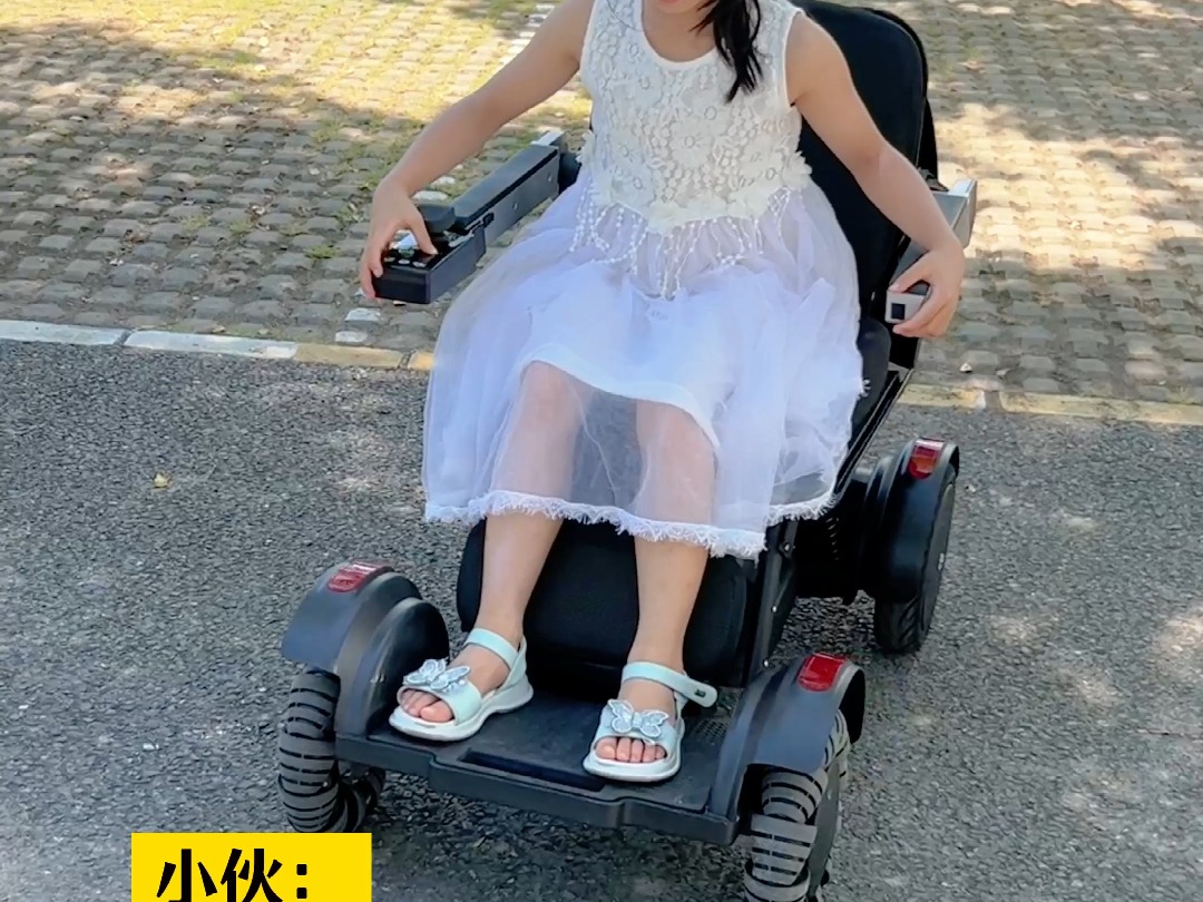 有孝心的小朋友,以后工作了也要给奶奶买一辆#智能代步车 #电动轮椅