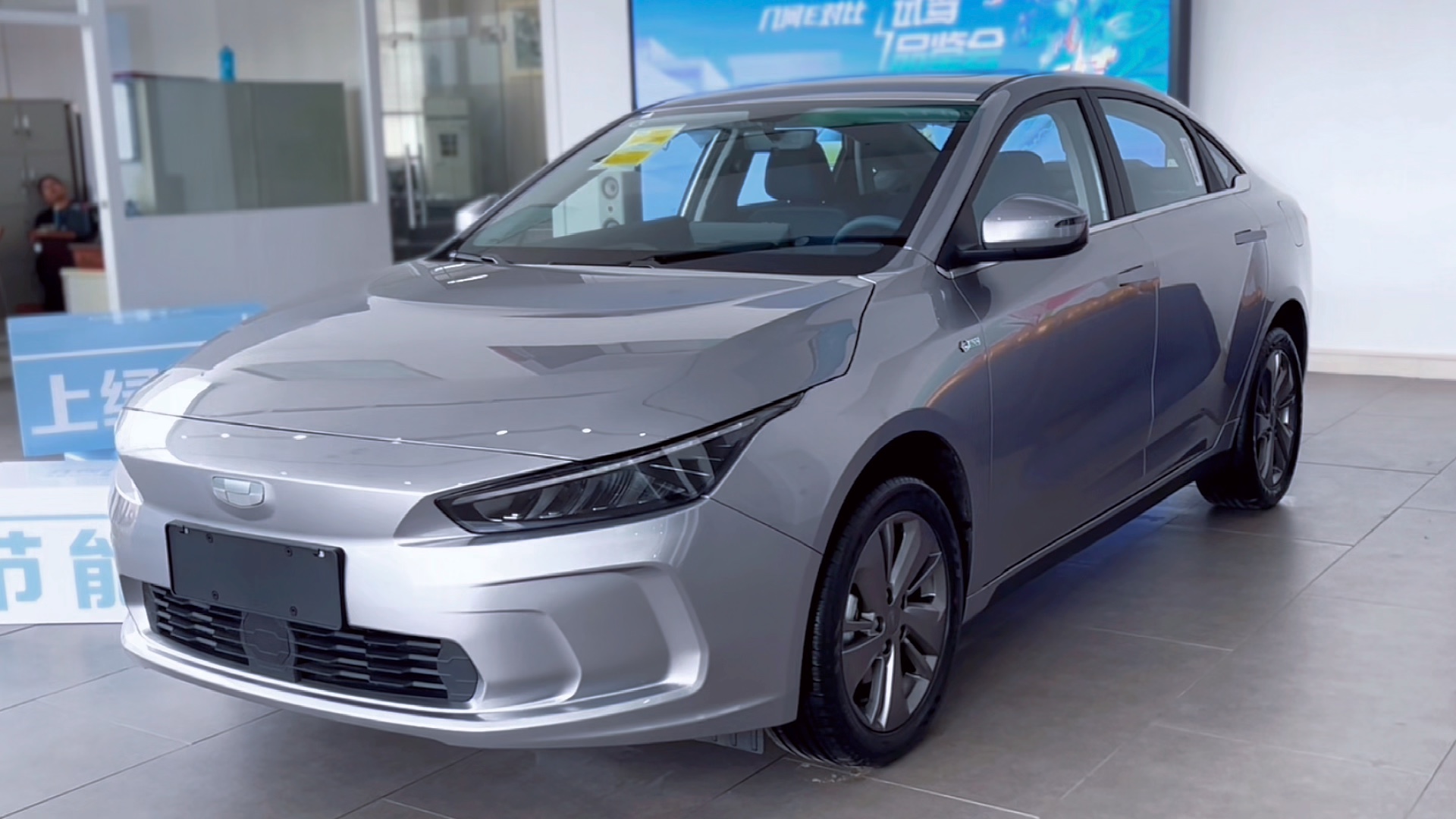 纯电家轿之王——几何apro