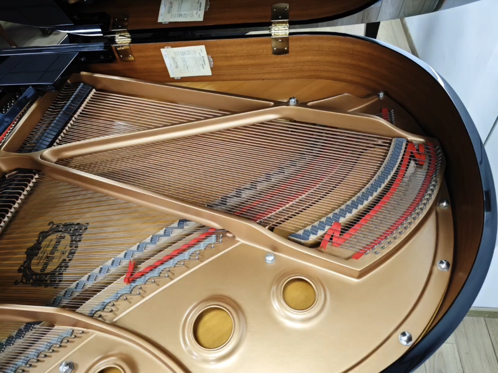 yamaha雅马哈c1三角钢琴,长161厘米,宽149厘米,高101厘米,重290kg