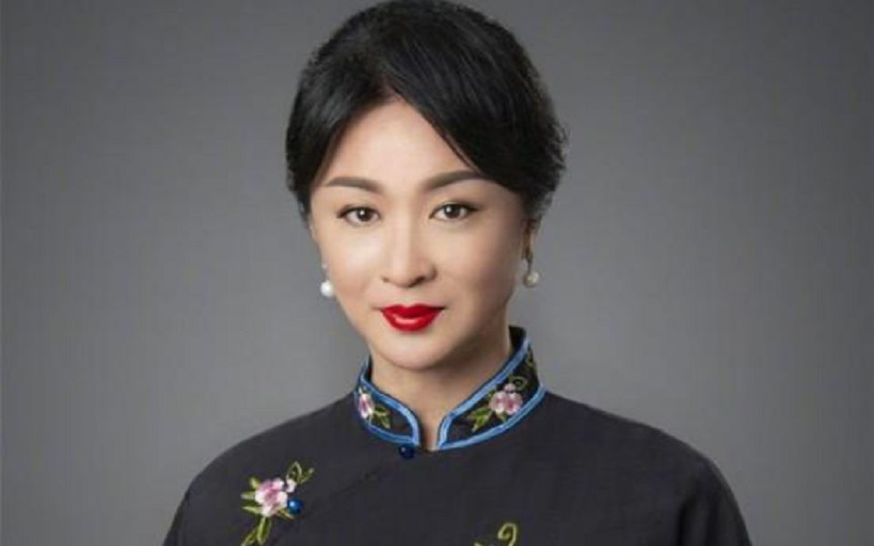 记者问金星-在变性之前碰过女人吗?金星的回答却暴露了她的本质.