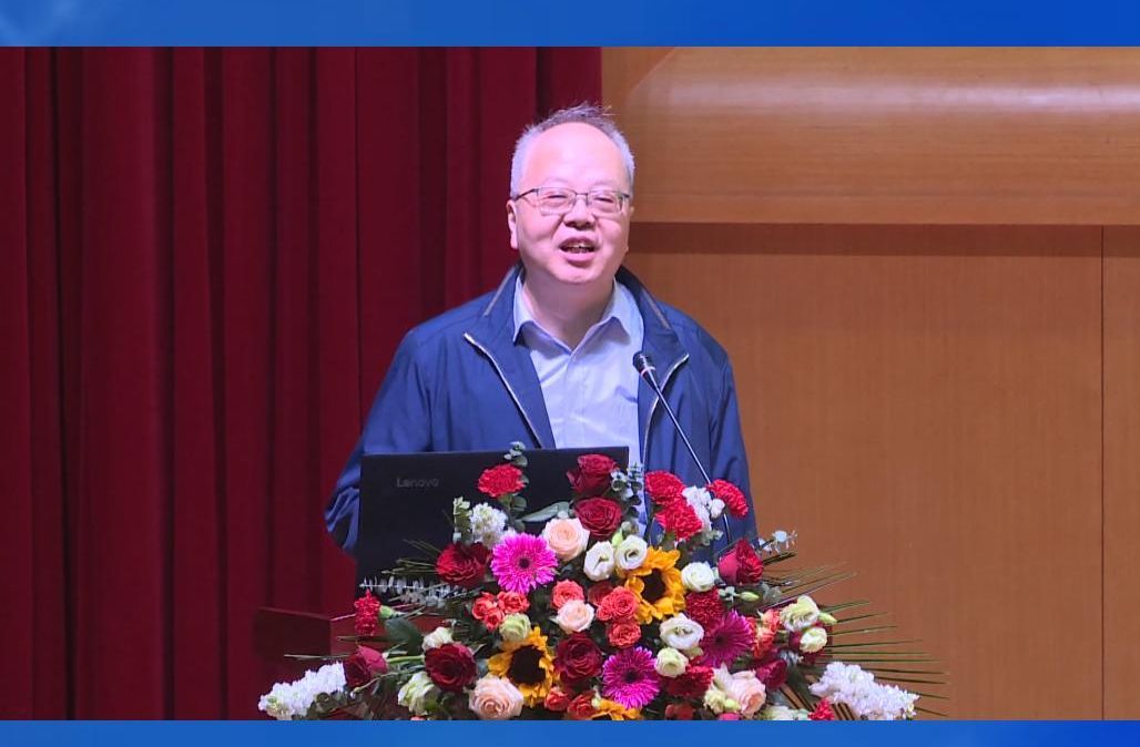 院士俞汉青回芜湖 为母校无为中学师生做报告