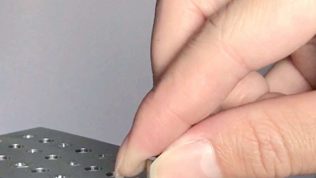 压铆螺母的应用金属不用焊接压铆快速固定