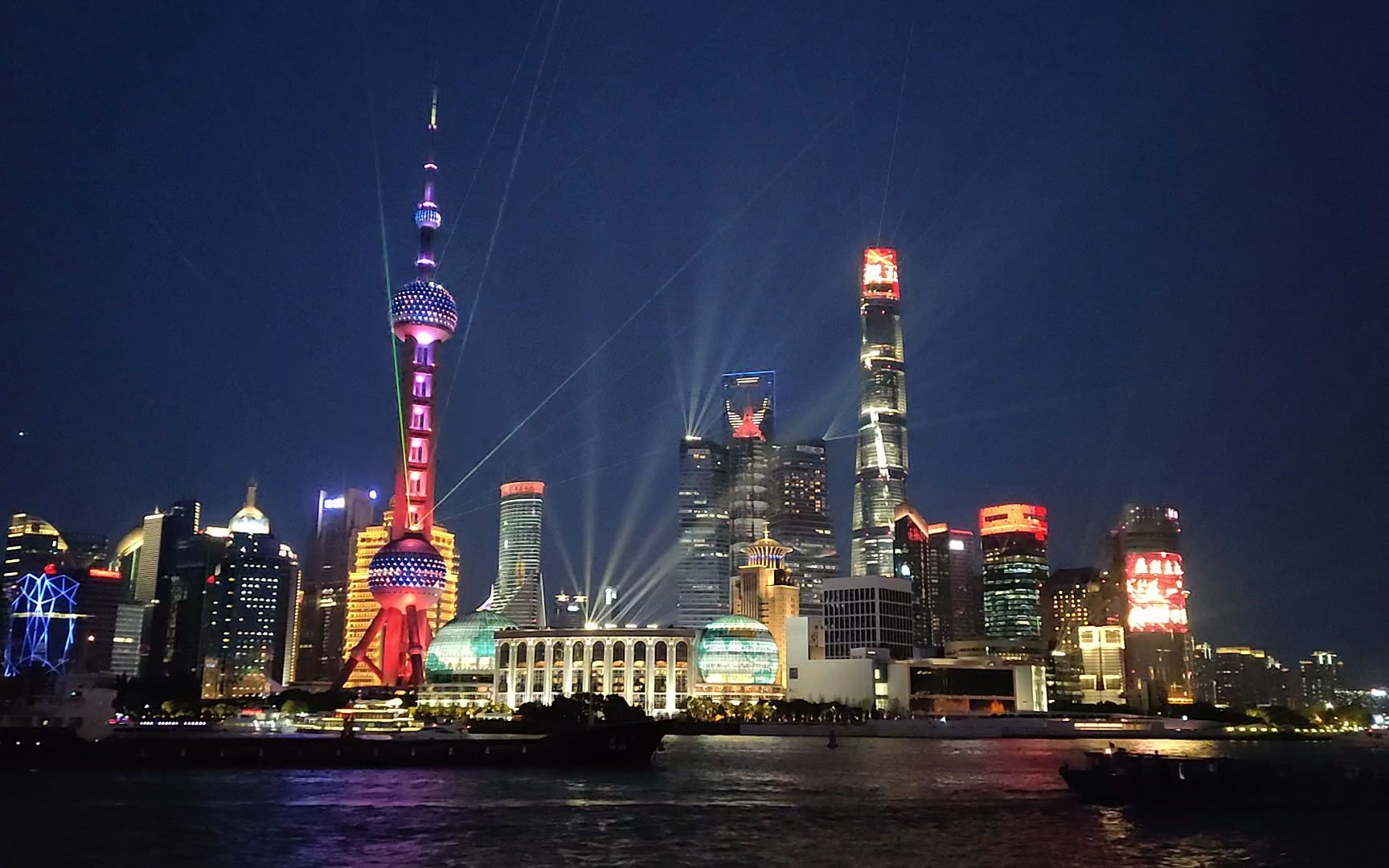 上海外滩灯光秀2021图片