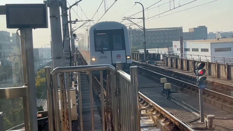 上海地铁5号线05002号车闵行开发区站折返