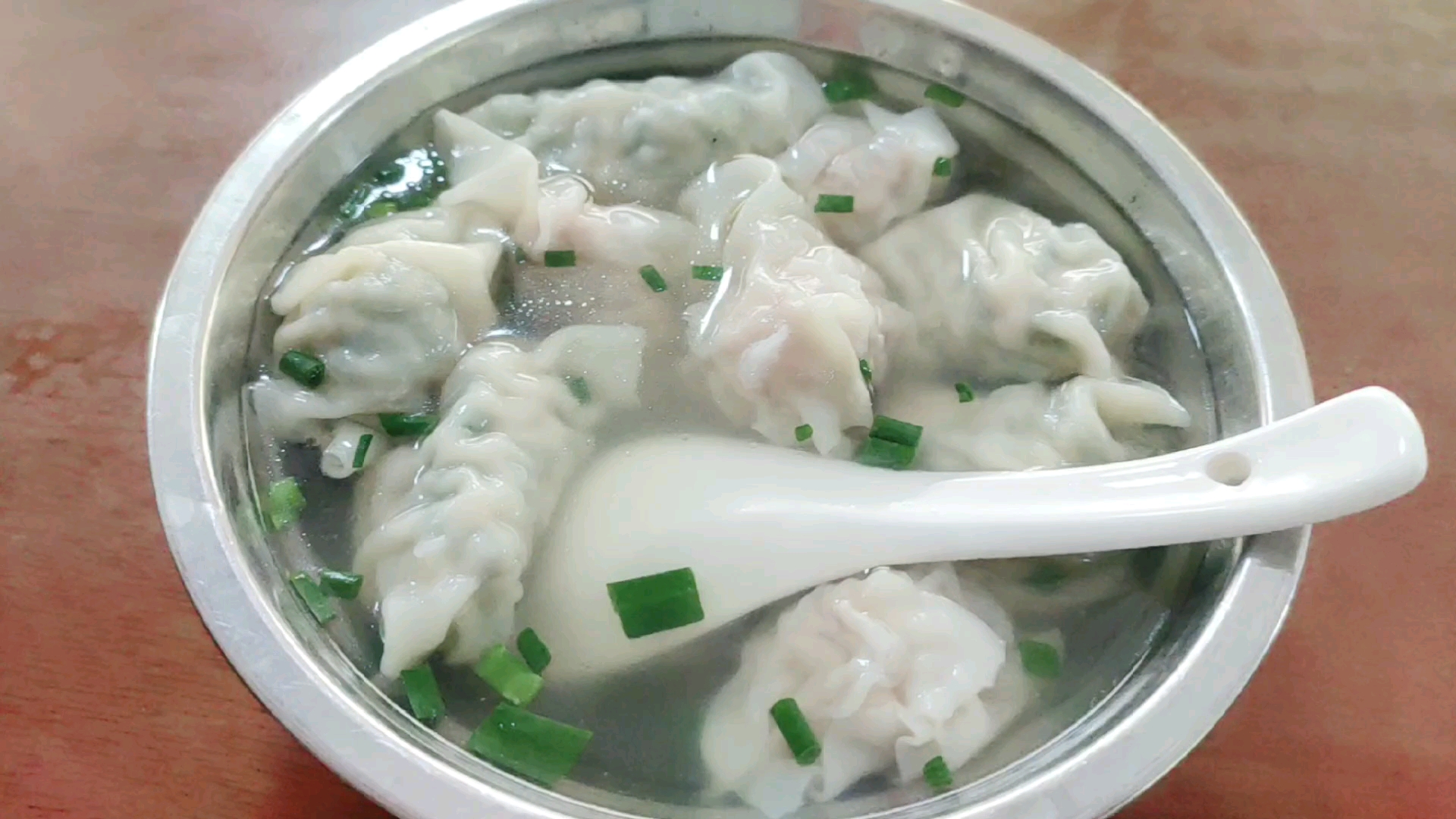 勺子大的云吞,钦州名小吃之一:大肉云吞_哔哩哔哩 (゜-゜)つロ 干杯