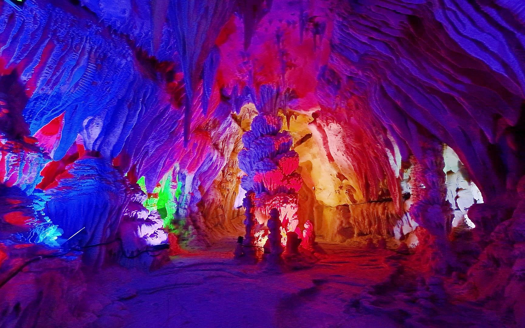 济南唯一的钟乳石溶洞济南青铜山大峡谷锦绣宫溶洞如梦似幻超级出片