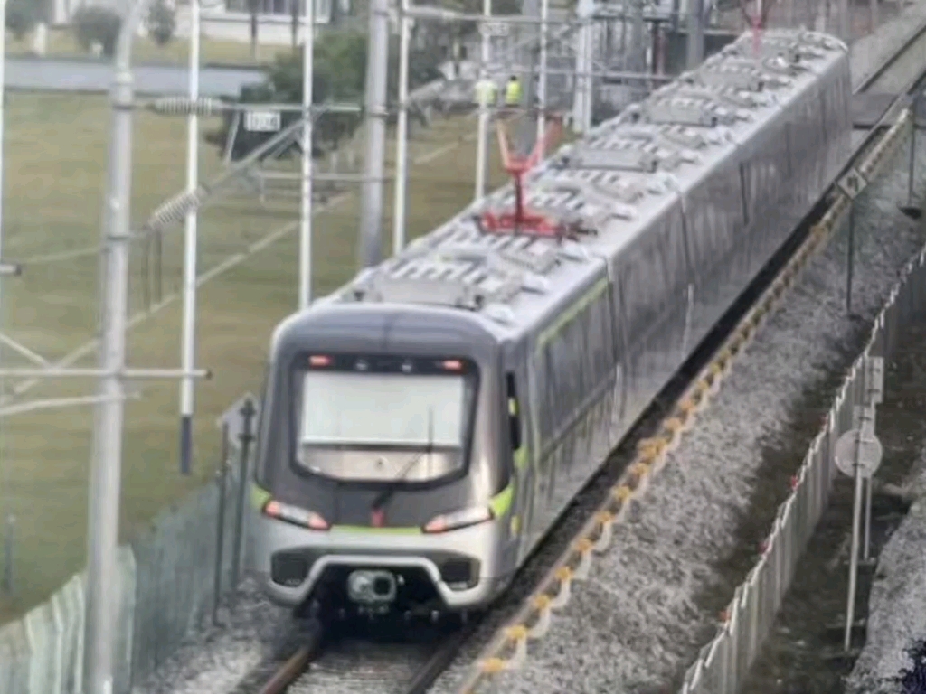 广州地铁12号线列车曝光(资源来源于网络平台侵删)