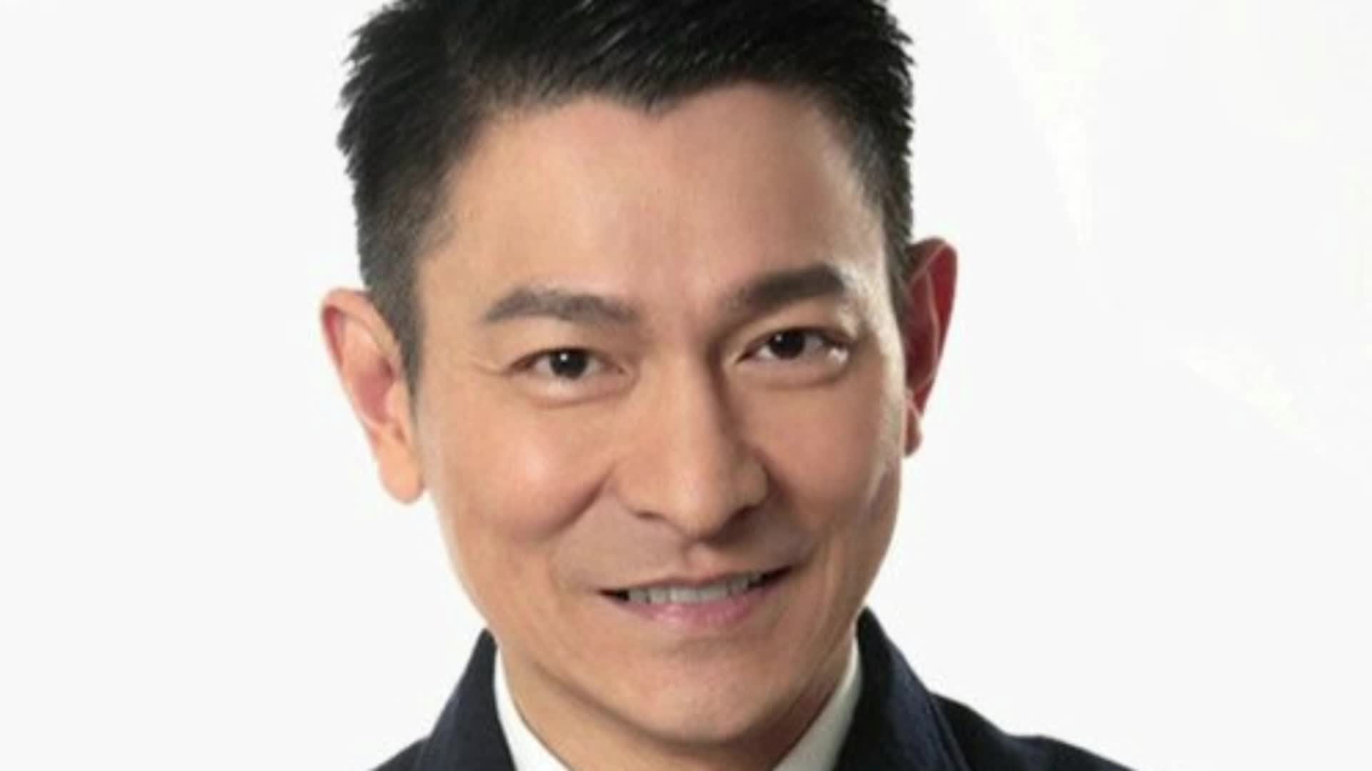 刘德华20～60岁,演艺圈兢兢业业40年,音乐影视一样出色