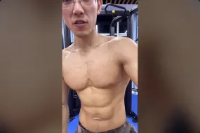 Tải video: 肌肉帅哥健身直播 20240917