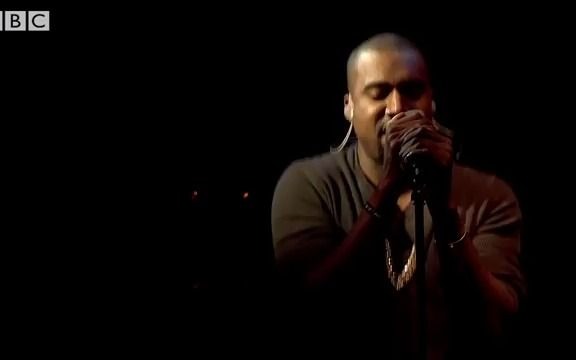 [图]KANYEWEST表演《blood on leaves》【选自YEEZUS】