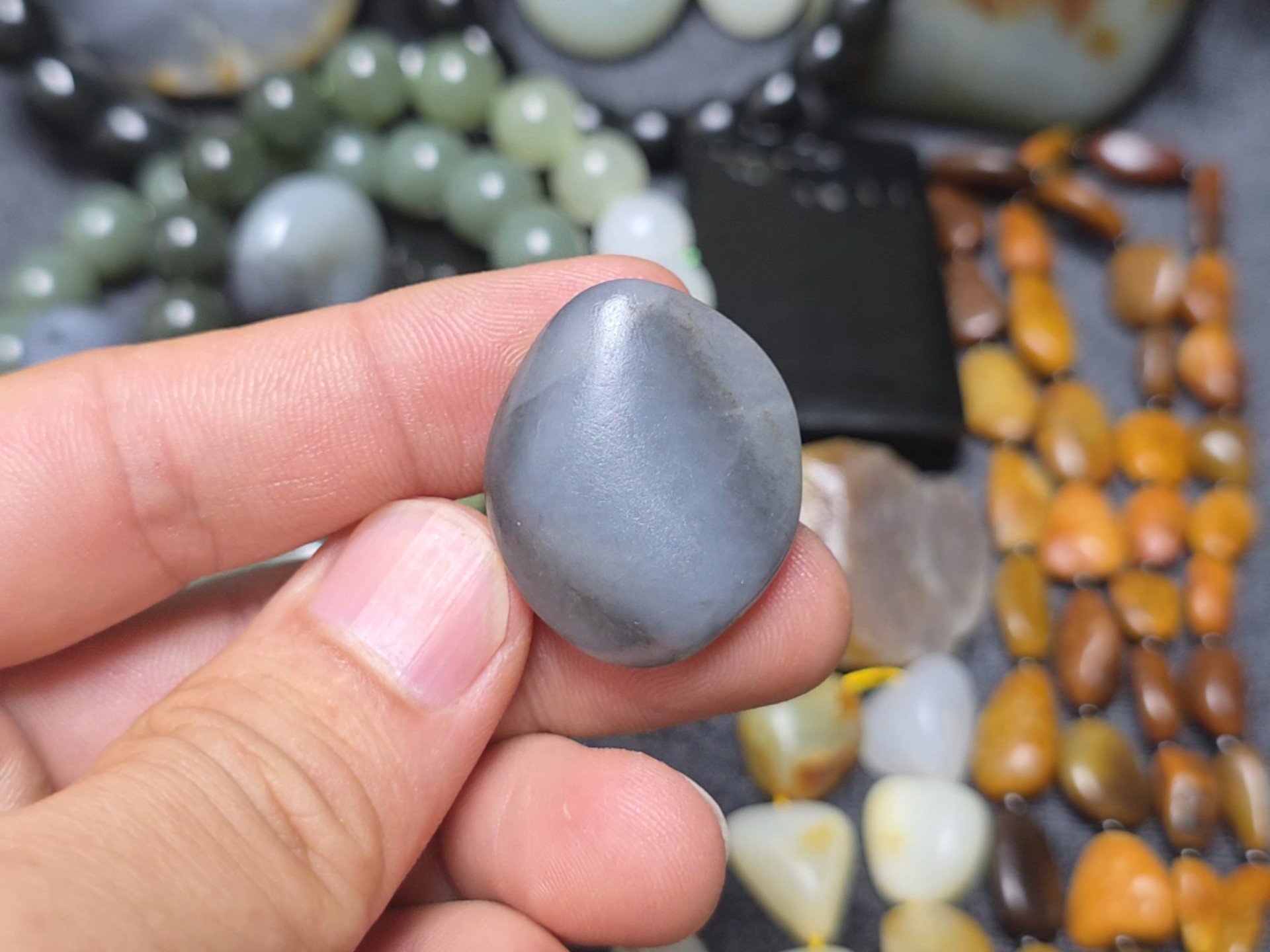 7克青花籽料.圆润的和田玉籽料吊坠