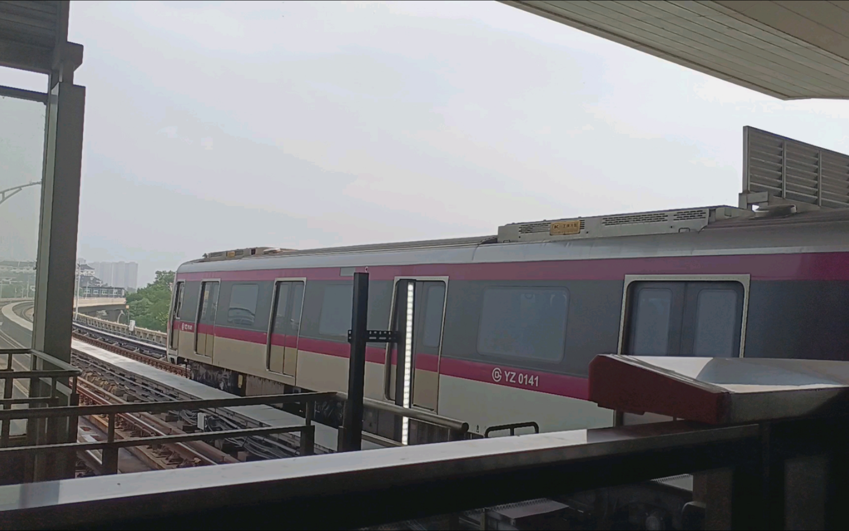 【北京地铁】亦庄线yz014车&yz001车旧宫进出站