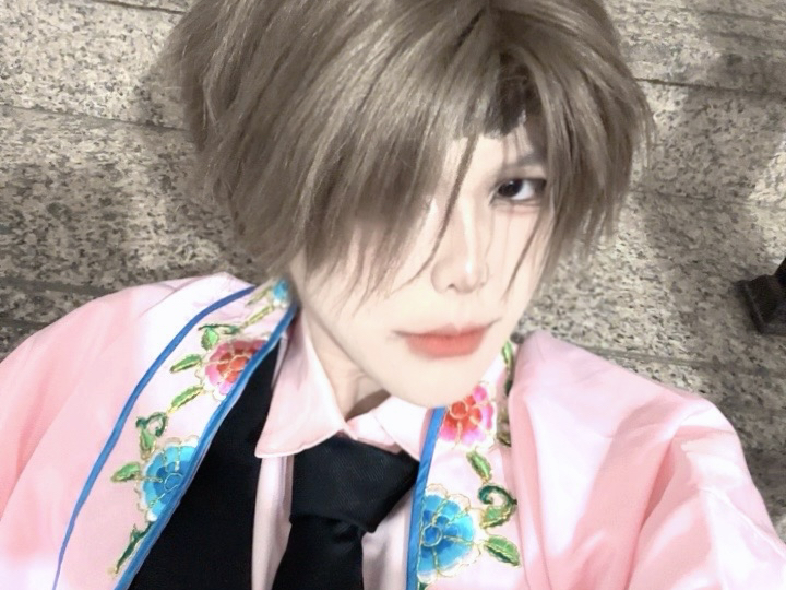 【解雨臣|cos】"清早起来什么镜子照?