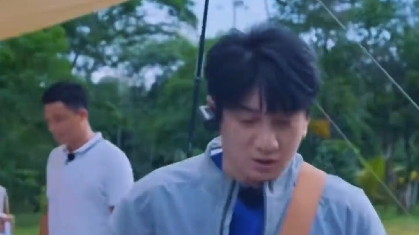 王耀庆：你视力这不是很好么！吴奇隆：山竹这么大我还看不见吗？