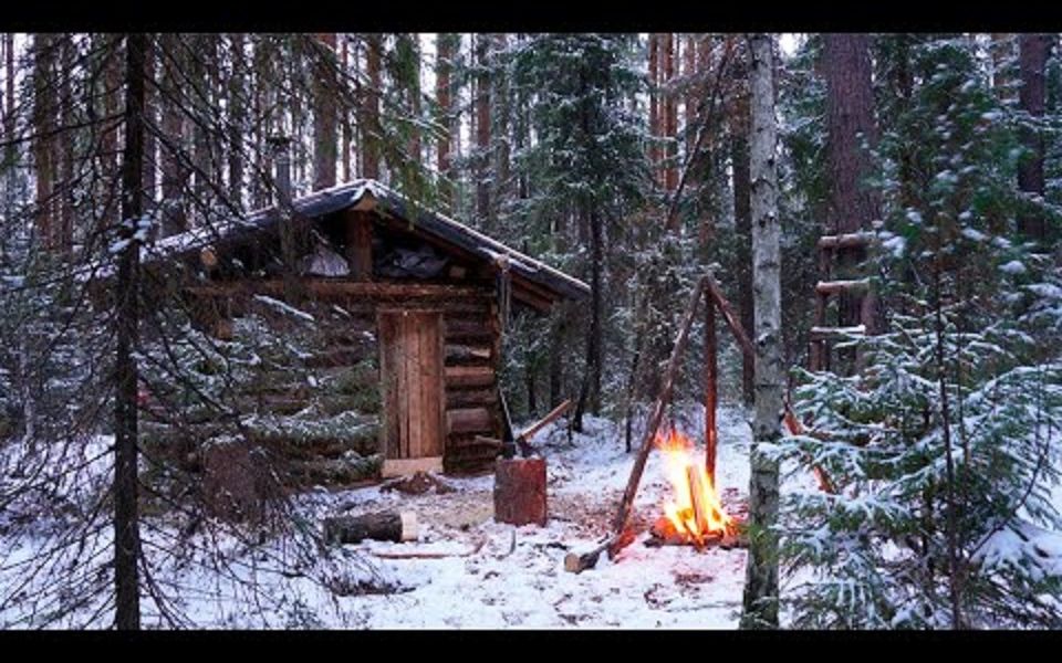 [图]【BUSHCRAFT】在小木屋里度过冬天-- 离网建筑，森林中的小房子