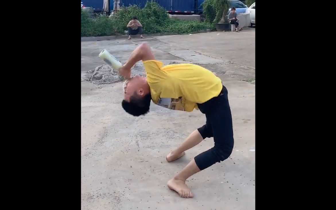 这醉拳打得属实还是有点功底的!