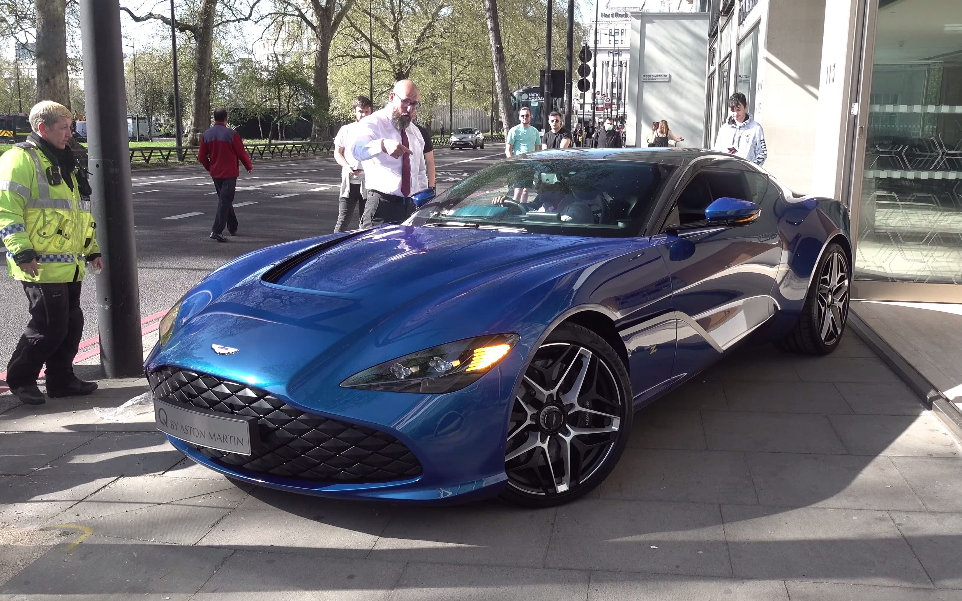 4k价值300万英镑的阿斯顿马丁dbsgtzagato现身伦敦1of2rhd