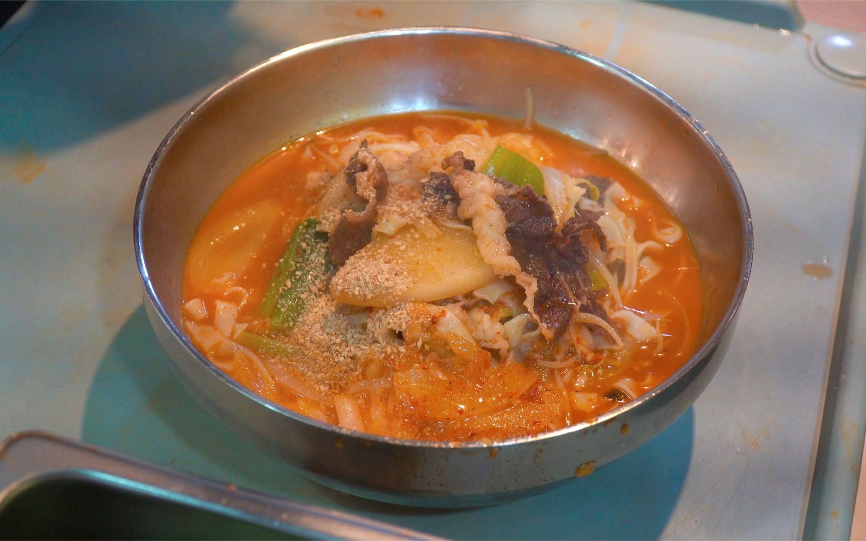 原来韩国的面食不仅仅只是辛拉面,还有手擀面!